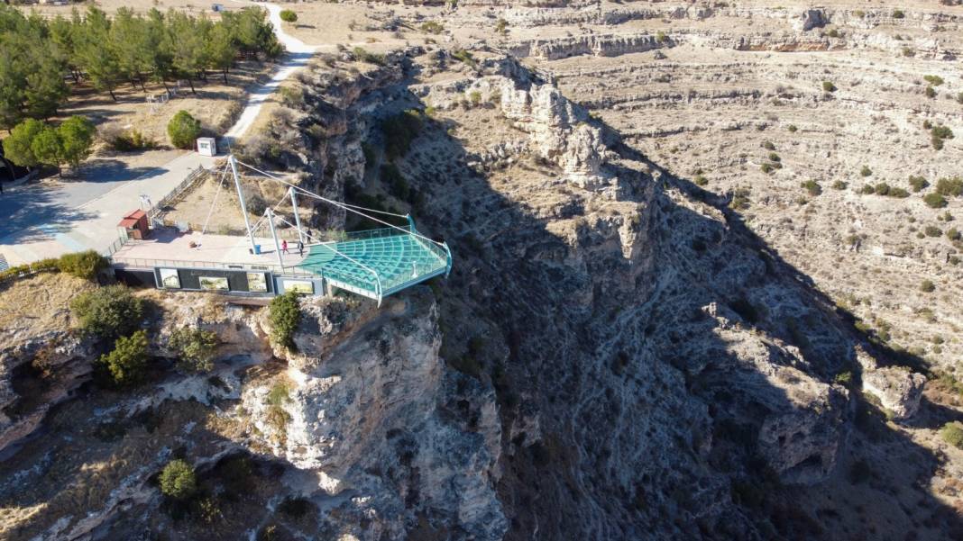 Dünyanın en uzun kanyonlarından olan bu muhteşem kanyon artık kuş bakışı izlenebilecek 4